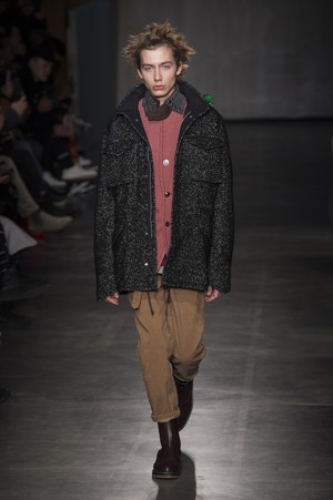 01_Sacai_original_sac_aw17_001.jpg