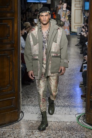 41_Moschino_original_mos_mln_aw17_122.jpg