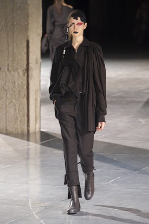 13_Yohji_Yamamoto_original_yam_prs_aw17_037.jpg