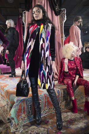 33_Alice_+_Olivia_original_aov_ny_aw17_065.jpg