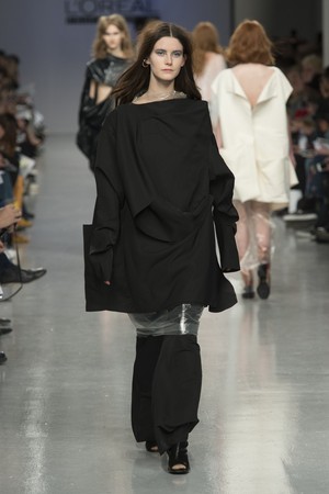 053_Central_Saint_Martins_original_ccsm_ldn_aw17_105.jpg
