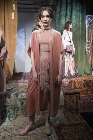 23_Alice_+_Olivia_original_aov_ny_aw17_045.jpg