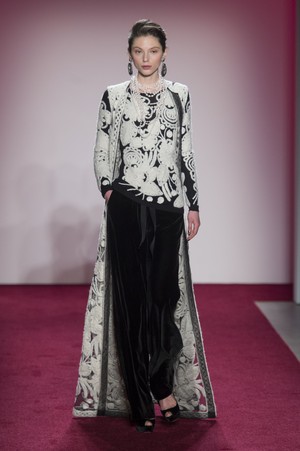 09_Naeem_Khan_original_nkh_ny_aw17_017.jpg