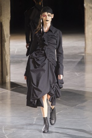 03_Yohji_Yamamoto_original_yam_prs_aw17_007.jpg