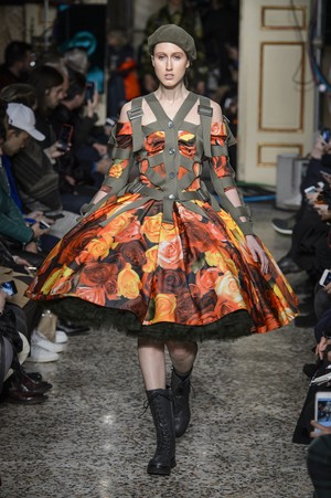 33_Moschino_original_mos_mln_aw17_099.jpg