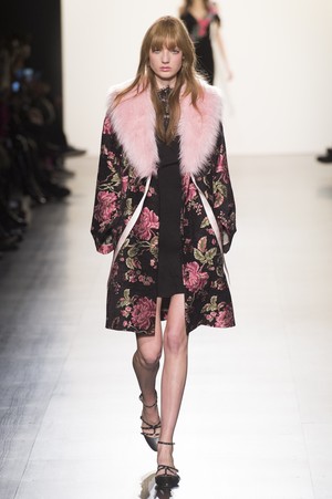 04_Tadashi_Shoji_original_tds_ny_aw17_008.jpg