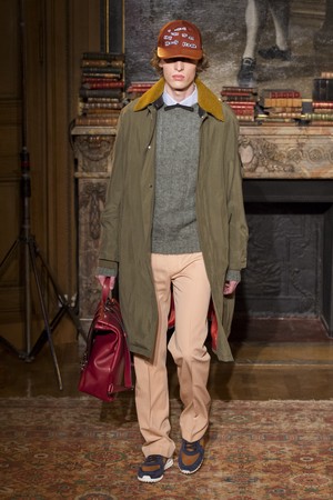 16_Valentino_original_val_prs_aw17_046.jpg