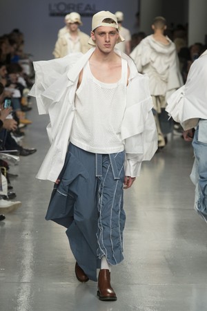 128_Central_Saint_Martins_original_ccsm_ldn_aw17_255.jpg