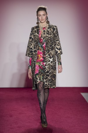 10_Naeem_Khan_original_nkh_ny_aw17_019.jpg