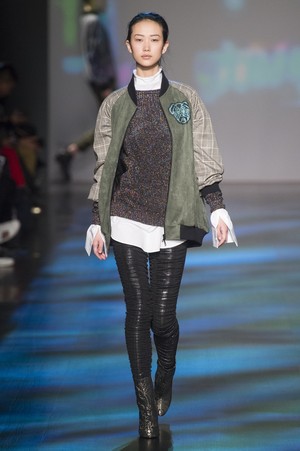 04_Vivienne_Tam_original_tam_ny_aw17_011.jpg
