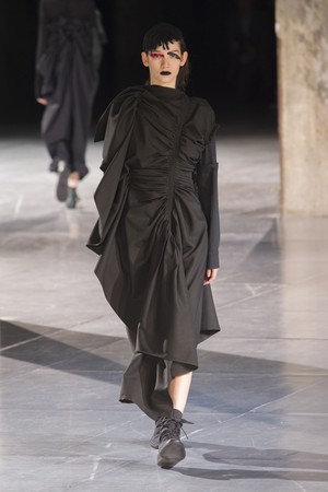 11_Yohji_Yamamoto_original_yam_prs_aw17_031.jpg
