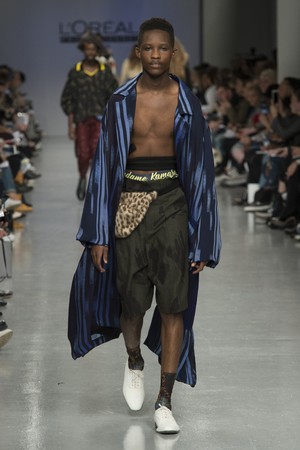 106_Central_Saint_Martins_original_ccsm_ldn_aw17_211.jpg