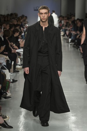 095_Central_Saint_Martins_original_ccsm_ldn_aw17_189.jpg