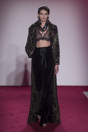 02_Naeem_Khan_original_nkh_ny_aw17_003.jpg