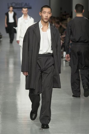 092_Central_Saint_Martins_original_ccsm_ldn_aw17_183.jpg
