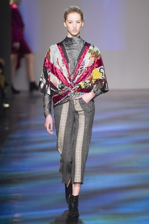 18_Vivienne_Tam_original_tam_ny_aw17_052.jpg