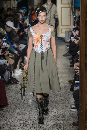 43_Moschino_original_mos_mln_aw17_129.jpg