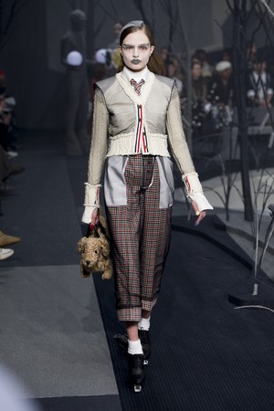 28_Thom_Browne_original_tbw_ny_aw17_084.jpg