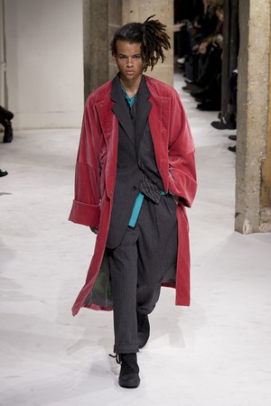 16_Yohji_Yamamoto_original_yam_prs_aw17_046.jpg