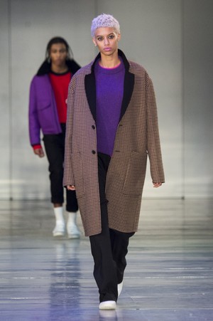 29_Ami_Alexandre_Mattiussi_original_ami_aw17_057.jpg