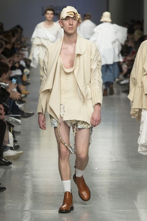 130_Central_Saint_Martins_original_ccsm_ldn_aw17_259.jpg