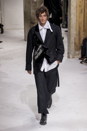 15_Yohji_Yamamoto_original_yam_prs_aw17_043.jpg