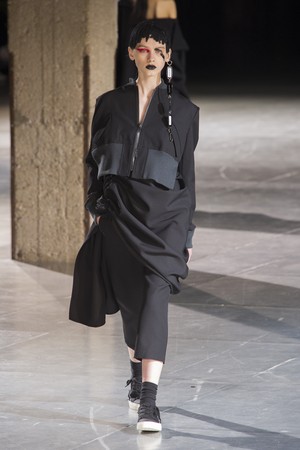 27_Yohji_Yamamoto_original_yam_prs_aw17_079.jpg