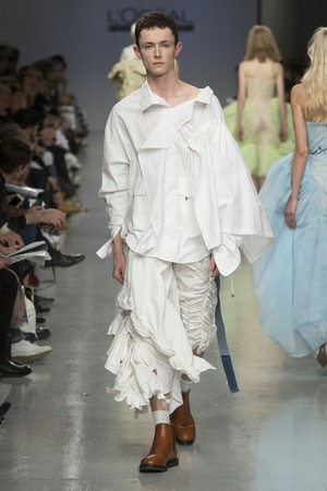 123_Central_Saint_Martins_original_ccsm_ldn_aw17_245.jpg