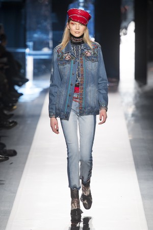 14_Desigual_original_dgl_ny_aw17_027.jpg