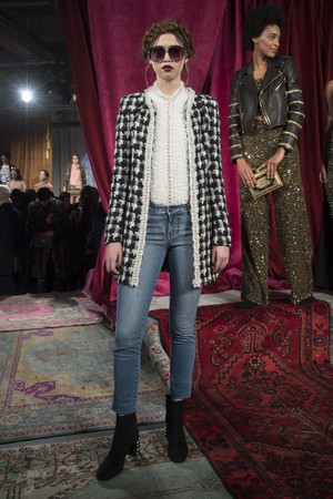 40_Alice_+_Olivia_original_aov_ny_aw17_079.jpg