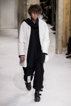 29_Yohji_Yamamoto_original_yam_prs_aw17_085.jpg