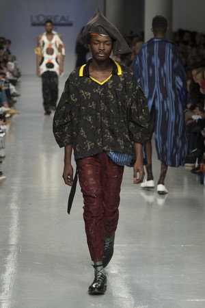 107_Central_Saint_Martins_original_ccsm_ldn_aw17_213.jpg