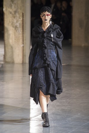 32_Yohji_Yamamoto_original_yam_prs_aw17_094.jpg