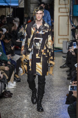 55_Moschino_original_mos_mln_aw17_164.jpg