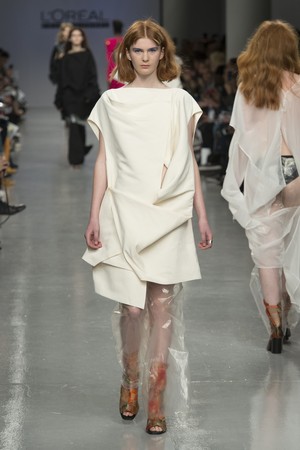052_Central_Saint_Martins_original_ccsm_ldn_aw17_103.jpg