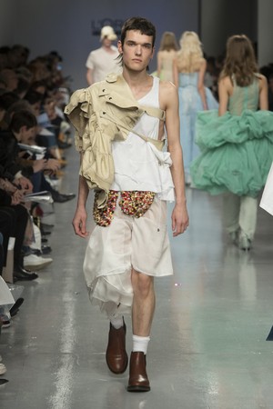 124_Central_Saint_Martins_original_ccsm_ldn_aw17_247.jpg