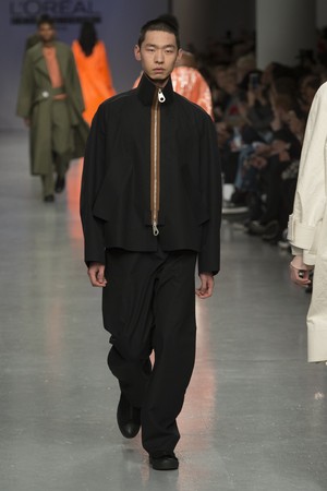 074_Central_Saint_Martins_original_ccsm_ldn_aw17_147.jpg