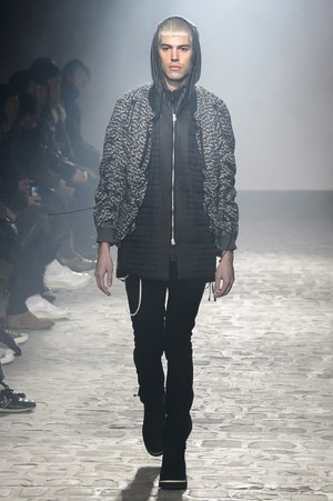 15_White_Mountaineering_original_wmnt_aw17_029.jpg