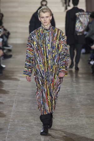 04_Issey_Miyake_original_miy_aw17_011.jpg