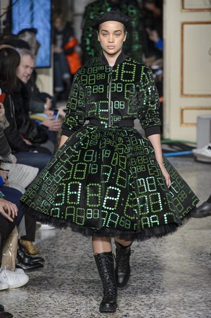 13_Moschino_original_mos_mln_aw17_039.jpg