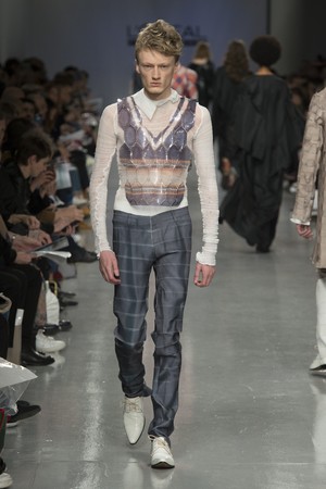 058_Central_Saint_Martins_original_ccsm_ldn_aw17_115.jpg