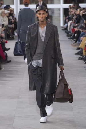 18_Louis_Vuitton_original_vui_prs_aw17_053.jpg