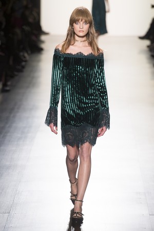 14_Tadashi_Shoji_original_tds_ny_aw17_028.jpg