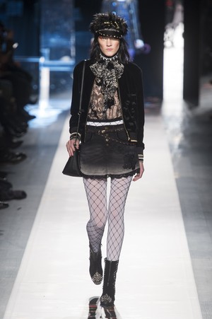 04_Desigual_original_dgl_ny_aw17_007.jpg