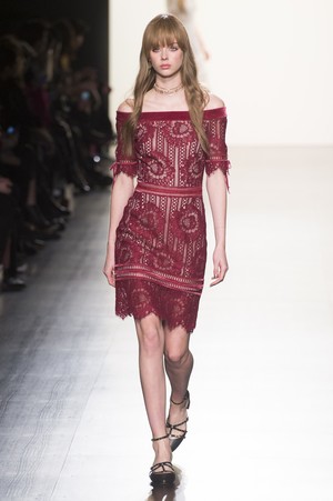 07_Tadashi_Shoji_original_tds_ny_aw17_014.jpg
