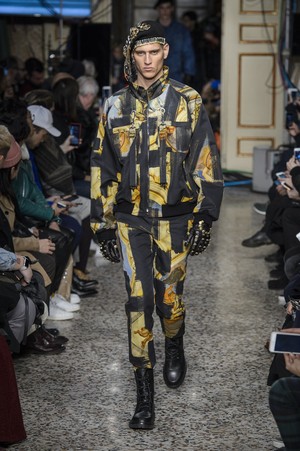 58_Moschino_original_mos_mln_aw17_174.jpg