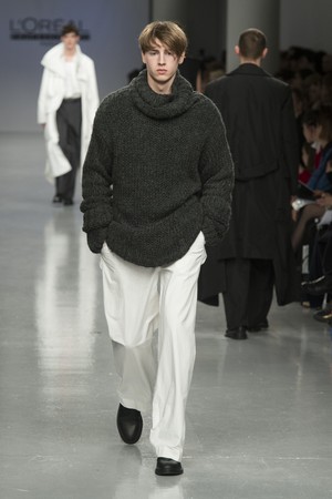 096_Central_Saint_Martins_original_ccsm_ldn_aw17_191.jpg