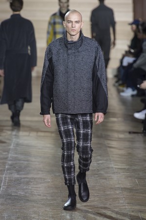 33_Issey_Miyake_original_miy_aw17_098.jpg