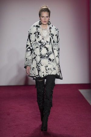05_Naeem_Khan_original_nkh_ny_aw17_009.jpg