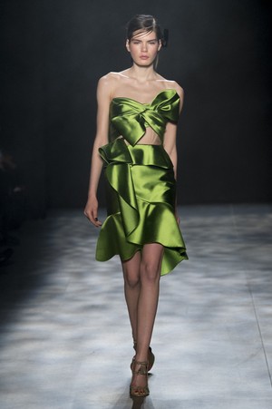 02_Marchesa_original_mhs_ny_aw17_005.jpg